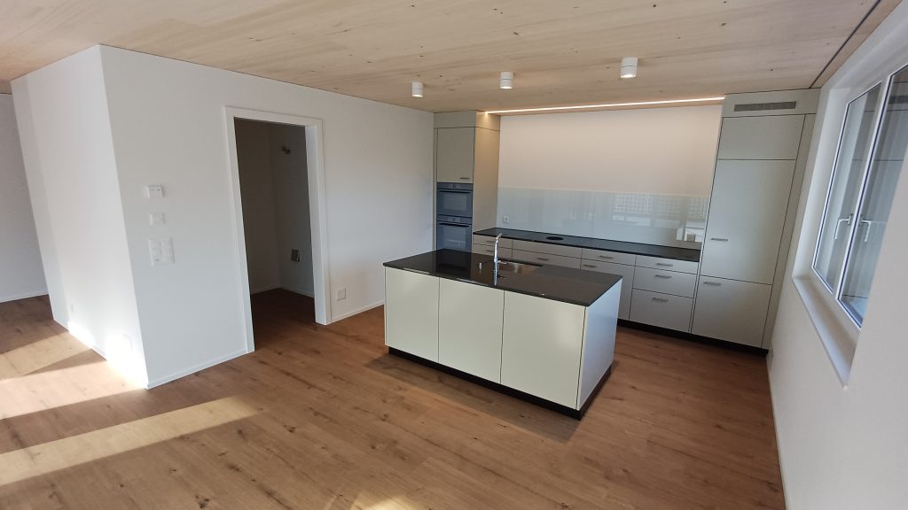 Erstvermietung: 5 Zi-Attika Wohnung (3OG) 140m2 mit Loggia und rundum Terrasse