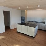 Erstvermietung: 5 Zi-Attika Wohnung (3OG) 140m2 mit Loggia und rundum Terrasse