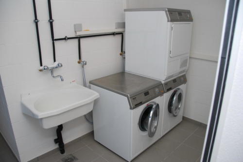 Altersresidenz Steinegg Waschküche mit Waschtürmen 0103